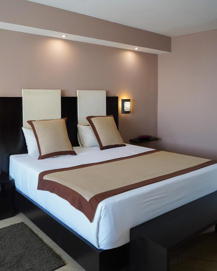 Cafe De Rome Hotel ดาการ์ ภายนอก รูปภาพ