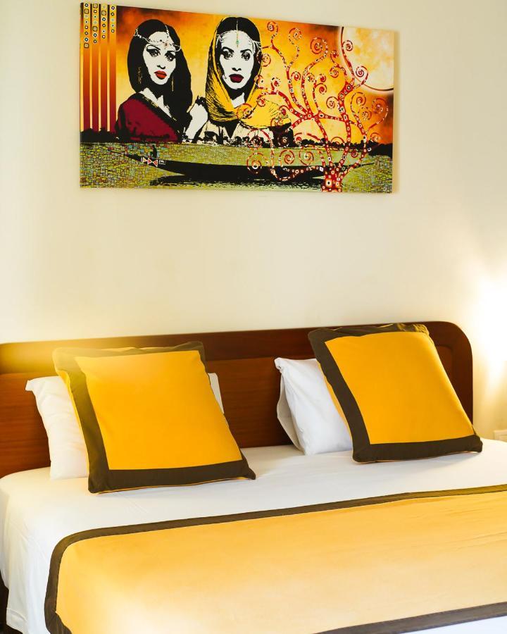 Cafe De Rome Hotel ดาการ์ ภายนอก รูปภาพ