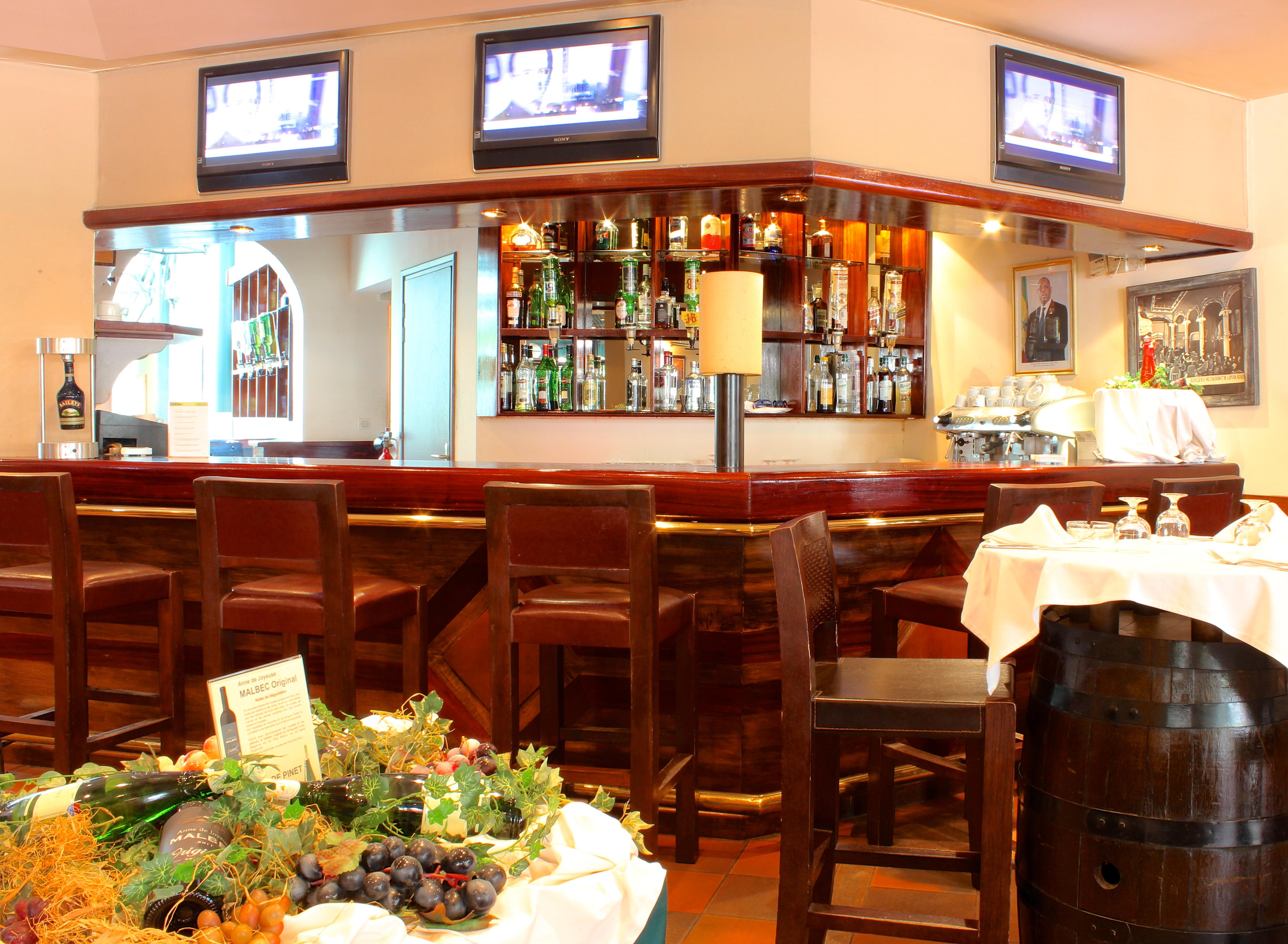 Cafe De Rome Hotel ดาการ์ ภายนอก รูปภาพ