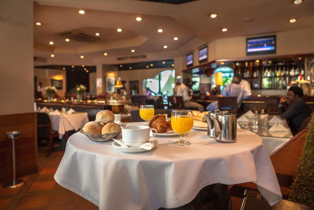 Cafe De Rome Hotel ดาการ์ ภายนอก รูปภาพ