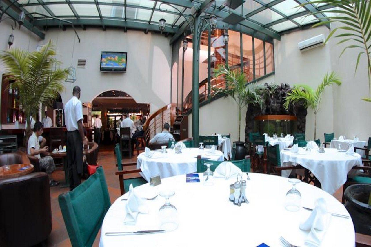 Cafe De Rome Hotel ดาการ์ ภายนอก รูปภาพ